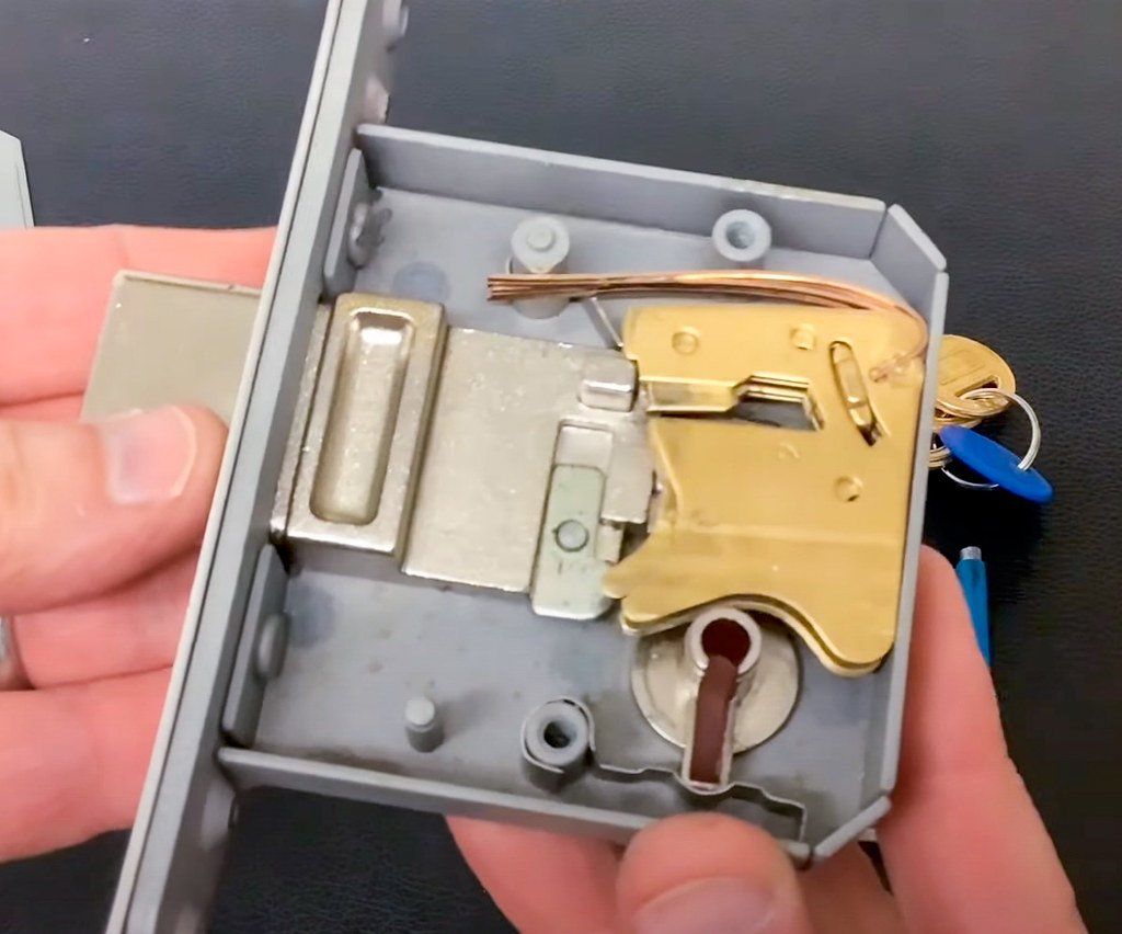 By: Brummie Lock Picker (CC BY-NC-SA 4.0, via LPU)